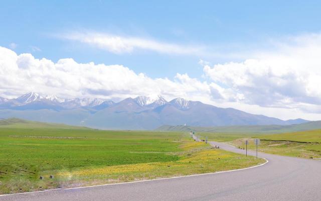 烏魯木齊集合全景獨(dú)庫+南疆10日自駕游：巴音布魯克草原-天山神秘大峽谷-沙漠公路-喀什古城-香妃園-