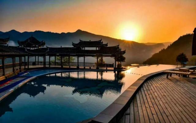 長沙出發(fā)懷化溆浦2日自駕游：訪百年楓香瑤寨，游空中瑤池，思蒙十里丹霞
