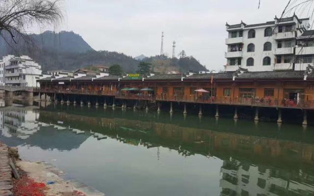 長沙出發(fā)江西景德鎮(zhèn)3日自駕游：瑤里古鎮(zhèn)-汪湖-繞南陶瓷主題園-古縣衙3日自駕游